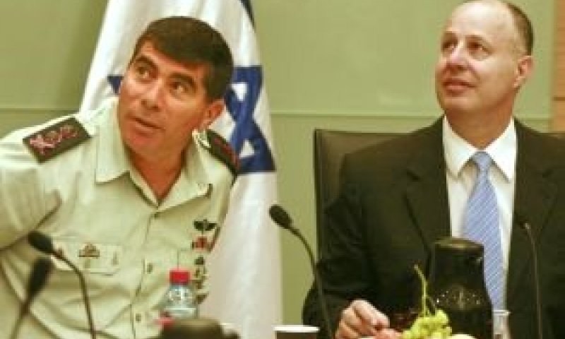 הנגבי והרמטכ"ל אשכנזי בוועדת חוץ וביטחון [צילום ארכיון: פלאש 90]