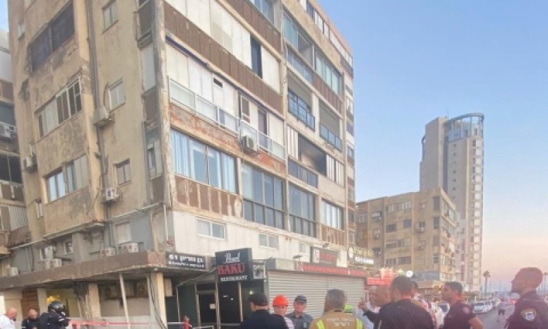 הבניין שהוכרז כמסוכן למגורים [צילום: משטרת ישראל]