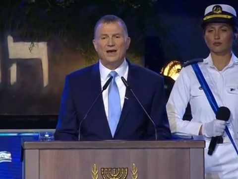 אדלשטיין. "חג עצמאות שמח" [צילום: מן הטלוויזיה]