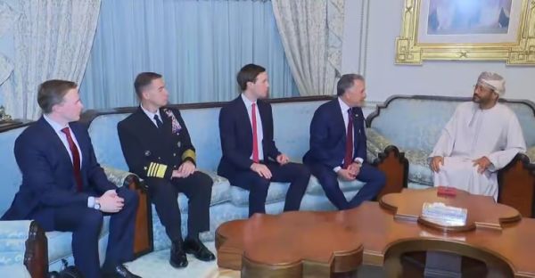 שר החוץ של עומאן, יחד עם הצוות המלא של ארה"ב [צילום: לשכת שר החוץ עומאן]