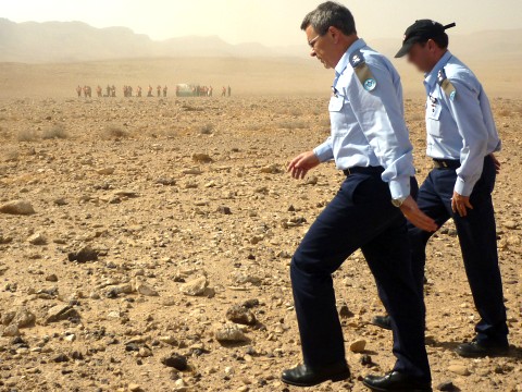 מפקד חיל האוויר באתר ההתרסקות [צילום: דו"צ]