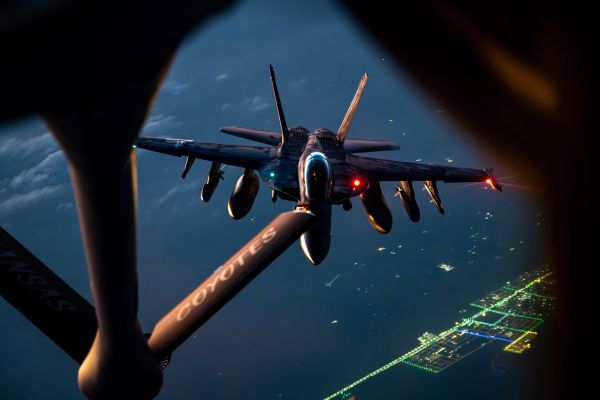 שני מטוסי תדלוק מסוג KC-135 נפגעו [צילום: סנטקום]