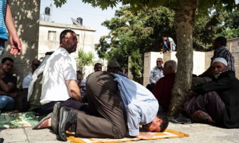 מוסלמים בשער האריות [צילום: סבי ברנס/פלאש 90]