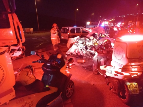 זירת התאונה, לפנות בוקר בשומרון [צילום: תיעוד מבצעי מד"א]