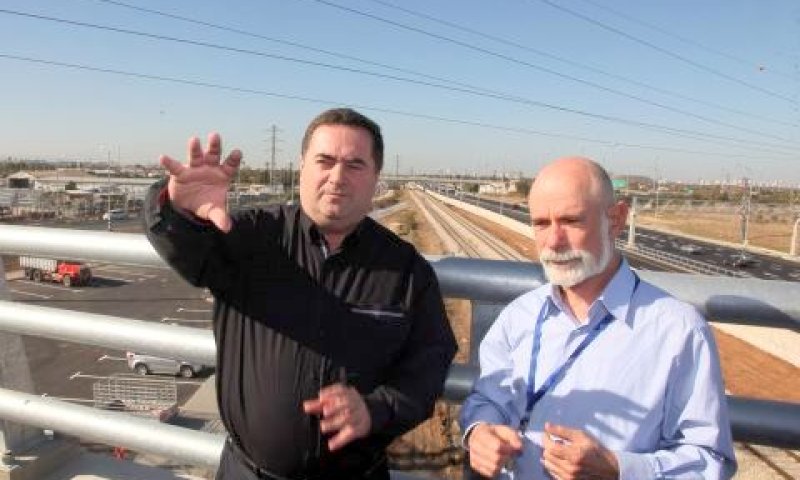 ישראל כ"ץ אתמול בנתיב המהיר בתל אביב [צילום: ששון תירם]