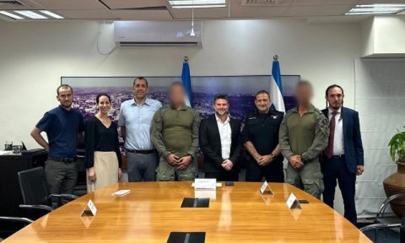 [צילום: תקשורת השר]