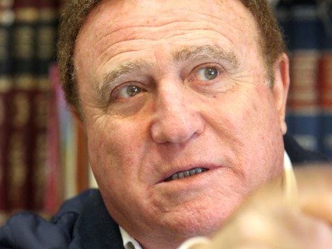 יהורם גאון. ידליק משואה [צילום: פלאש 90]