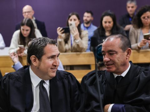 חן וישראל וולנרמן בבית המשםט [צילום: מרים אלסטר, פלאש 90]