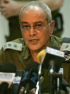 חלוץ. קריאה להתפטרות