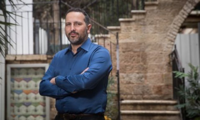 פרי. תלונה למשטרה [צילום: יונתן זינדל, פלאש 90]