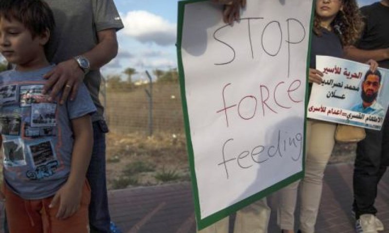הפגנה למען שחרורו של עלאן [צילום: AP]