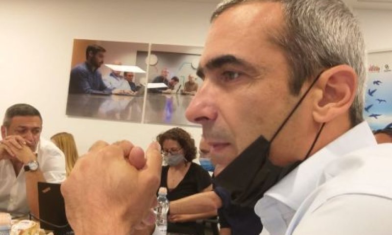 יעקב ישראל נתניהו. חושש משאלות עיתונאים?