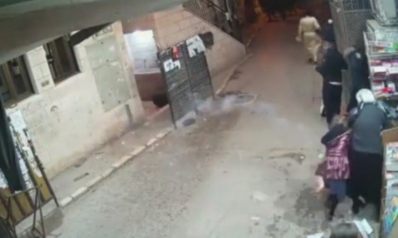 פגיעת הרימון [מתוך סרטונים שצולמו באירוע]