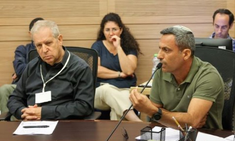 אלון דוידי, גיורא איילנד [צילום: נועם מושקוביץ/דוברות הכנסת]