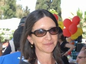 מנהלת גלגלצ דלית עופר [קובי קואנקס]
