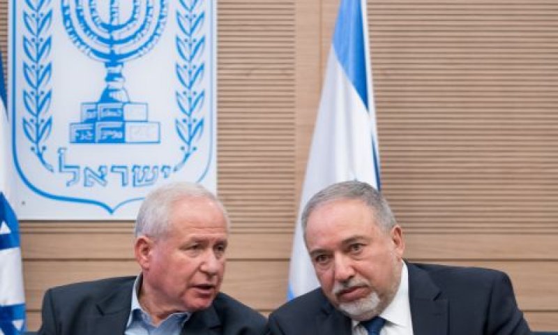 ליברמן ודיכטר [צילום: יונתן זינדל/פלאש 90]