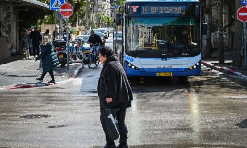 קו 16 בגוש-דן [צילום: אבשלום ששוני/פלאש 90]