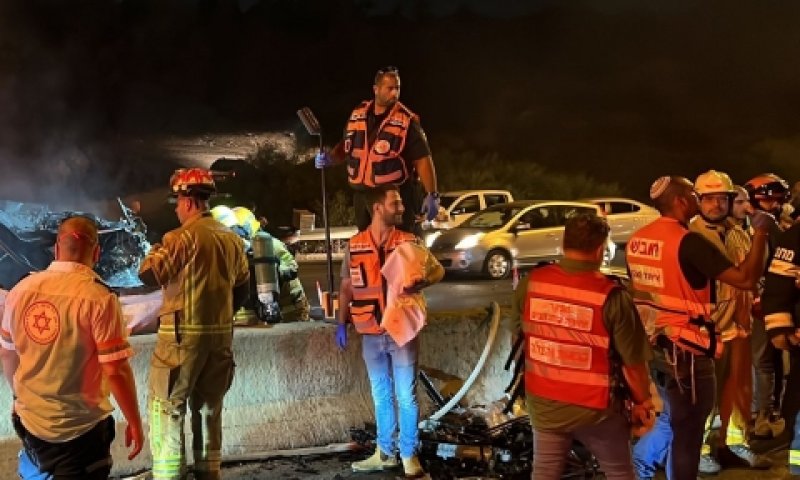זירת התאונה הקשה בכביש 5 [צילום: איחוד הצלה]