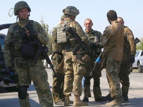 חיילים אוקראינים במריופול [צילום: AP]