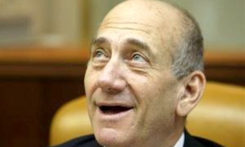 הסכים לרדת מהרמה. אולמרט [צילום: AP]