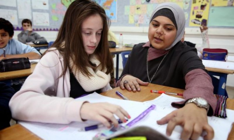 מורה ערבייה מלמדת בחטיבת הביניים [צילום: הדס פרוש/פלאש 90]