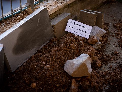 קברו הטרי של יעקב ישראל פלאי בן ה-6 ז"ל [צילום: יונתן זינדל/פלאש 90]