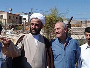ארידי מקבל סקירה בשטח[צילום:AP]