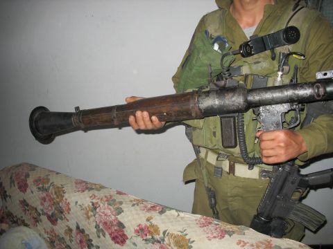 משגר RPG שאותר באחד הבתים.