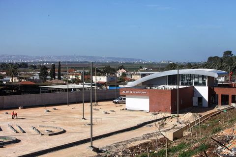 מושב אחיהוד ברקע