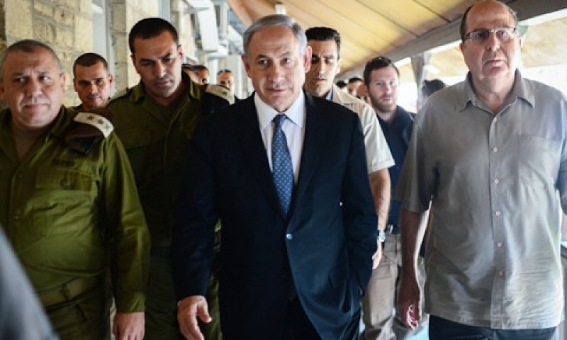 יעלון, נתניהו ואיזנקוט בתרגיל העורף [צילום: קובי גדעון, פלאש 90]