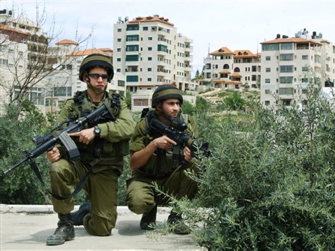 חיילי צה"ל אמש בפעילות ברמאללה [AP]