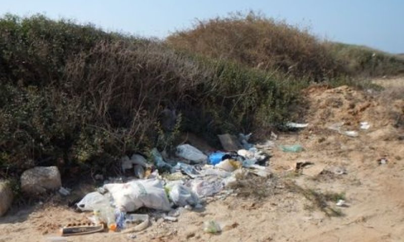 אחת מערימות הפסולת [צילום: המשרד להגנת הסביבה]
