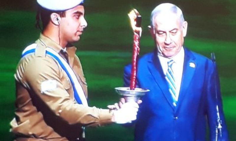 מדליק משואה. ראש הממשלה, בנימין נתניהו