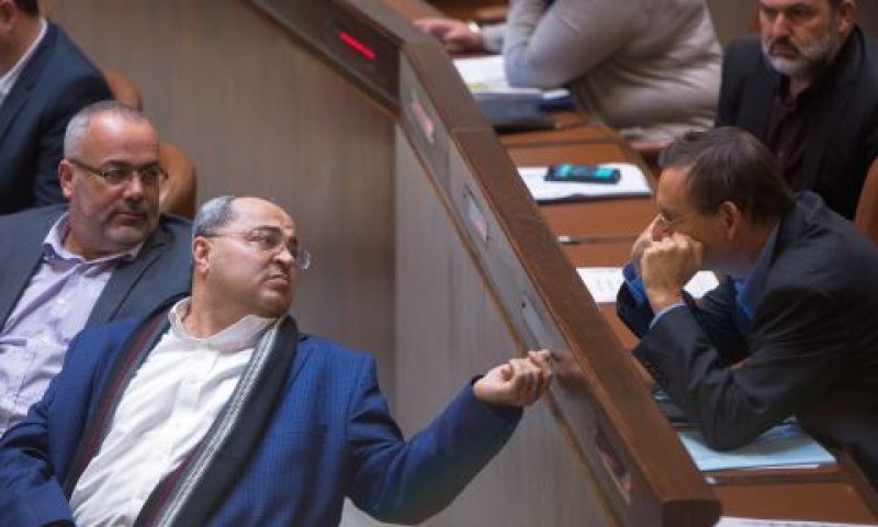 דורשים תשלום מסים. חברי הכנסת טיבי וחנין [צילום: יונתן זינדל/פלאש 90]