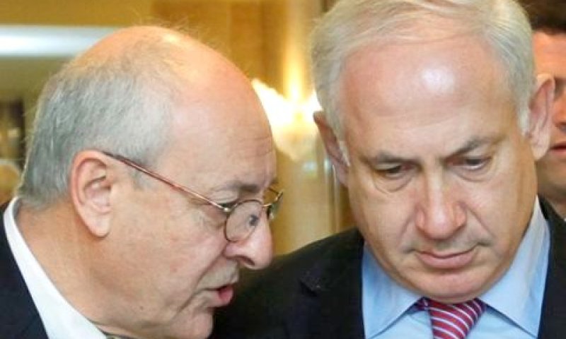 ראש הממשלה בנימין נתניהו עם עו"ד יצחק מולכו [צילום: AP]