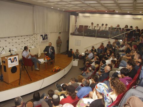 אריאל אטיאס מרצה בכינוס