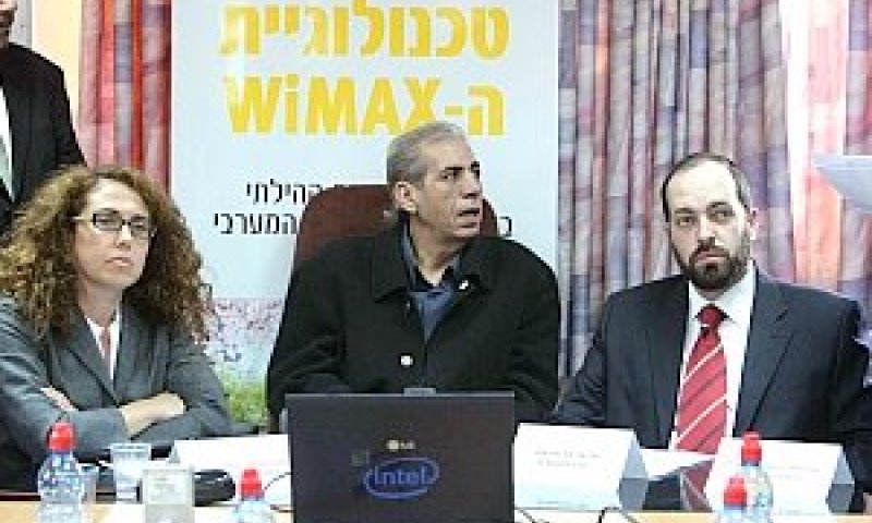שר התקשורת אריאל אטיאס בטקס השקת ניסוי ה-wimax עם ראש העירייה אלי מויאל ומנכ"ל 012 סטלה הנדלר[צילום: משרד התקשורת]