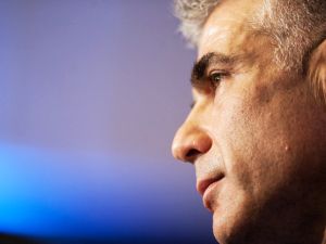 לפיד. כועס שהוא מת [צילום: פלאש 90]