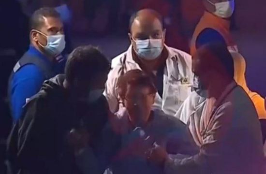 חטופה מועברת על-ידי הצלב האדום משטח מצרים