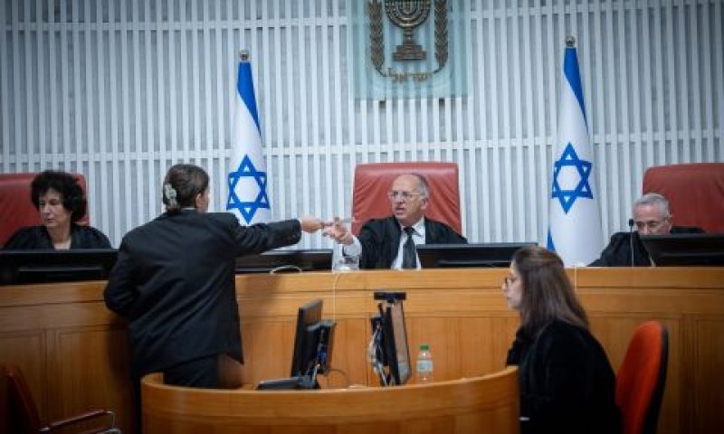 דוד מינץ, סולברג וברק-ארז בדיון היום [צילום: יונתן זינדל, פלאש 90]