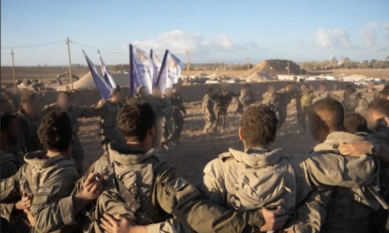 לוחמי גבעתי בריקודים [צילום: דובר צה''ל]