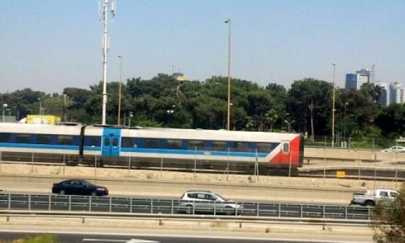 רכבת בציר איילון