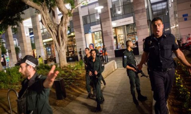 הפיגוע בשרונה [צילום: מרים אלסטר/פלאש 90]