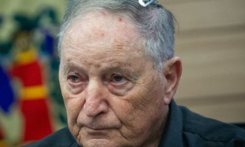 ארז. נמצאים בשלב קריטי של ביצוע הסכם העבודה [צילום: יונתן זינדל/פלאש 90]