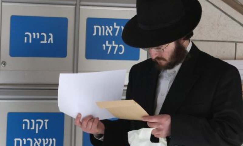 נגיסה בסכומים הקטנים ממילא [צילום אילוסטרציה: יוסי זמיר, פלאש 90]