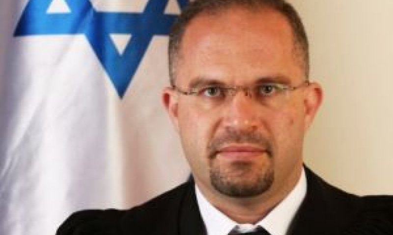 חאג' יחיא. מצא סתירות