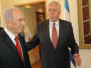 חבר הקונגרס סטני הוייאר אצל פרס [ישראל הדרי]