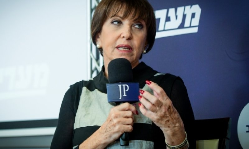 גלאון. לפיד מהמר [צילום: אבשלום ששוני, פלאש 90]