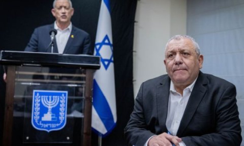 איזנקוט וגנץ. גרסאות סותרות [צילום: חיים גולדברג/פלאש 90]