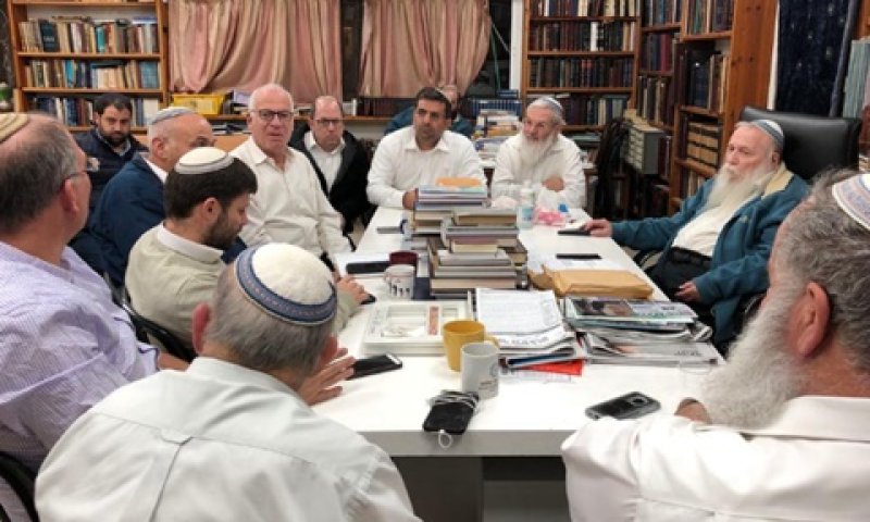 הישיבה בביתו של הרב דרוקמן